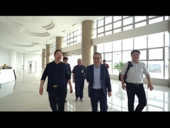 Шнайдер пришёл навестить.