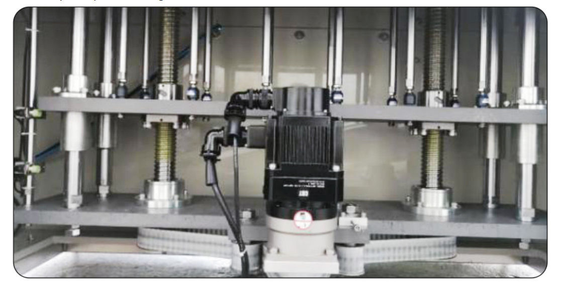 220V50HZ Пестицидный контейнер Заполнительная машина Дальность заполнения 5-50 мл Идеальное решение для упаковки и розлива пестицидов